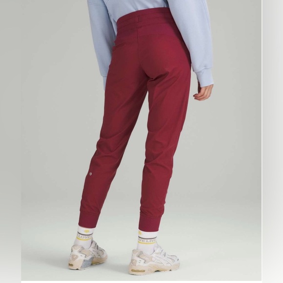 Lululemon Dance Studio Mid-Rise Jogger women’s size 6
Mulled Wine - Picture 1 of 10